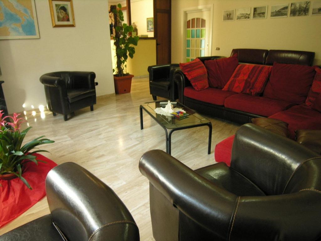 Hotel Villa Aurora Latina Luaran gambar