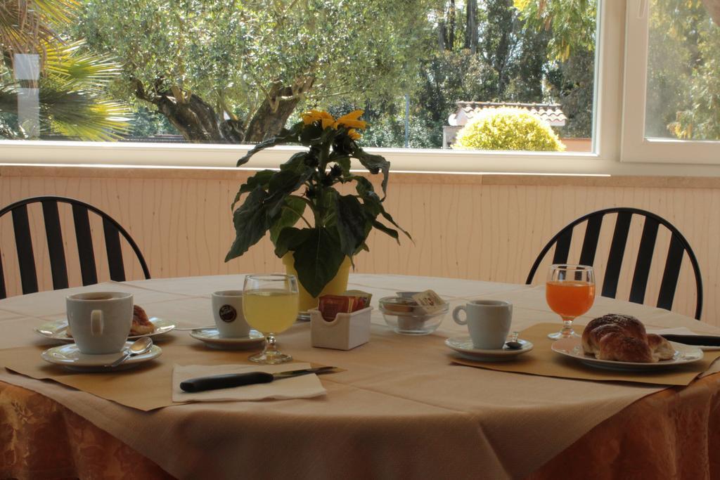 Hotel Villa Aurora Latina Luaran gambar